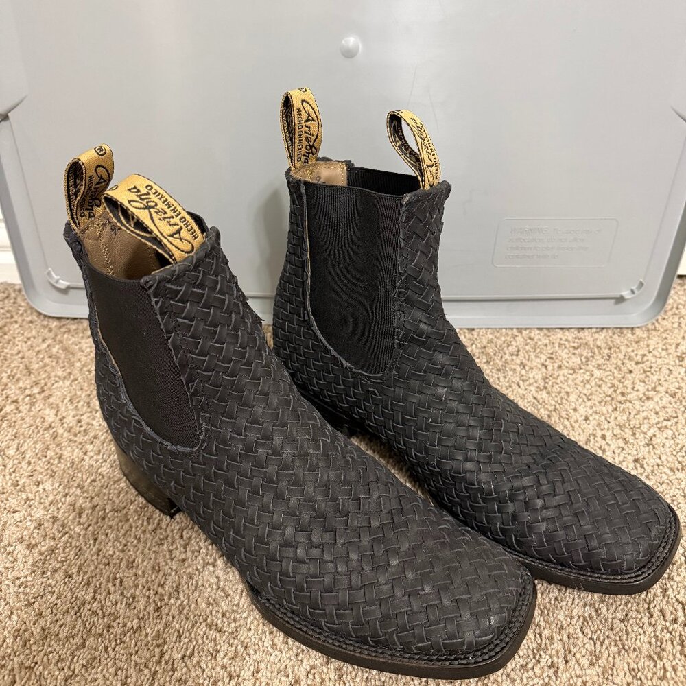 Black square toed boots Arizona Brand Hecho en Mexico